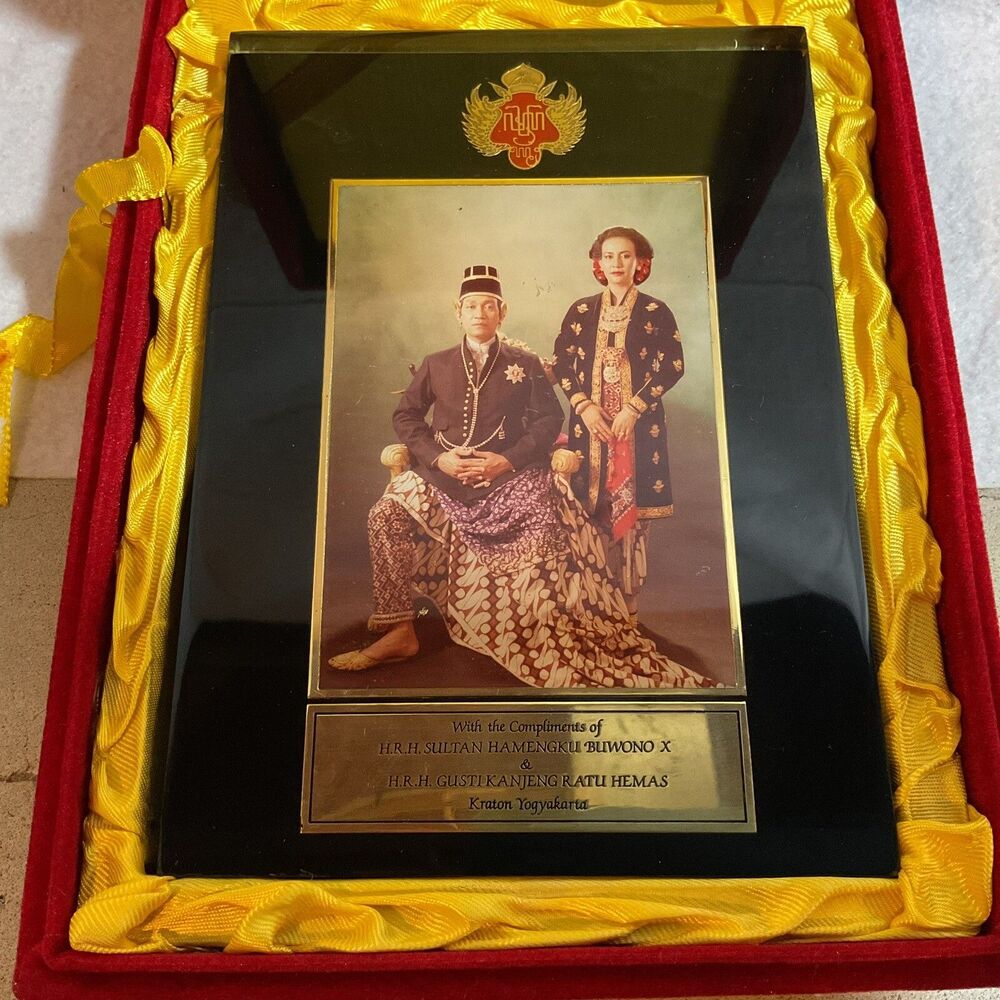 Indonesian Sultan Buwono Lucite Commemorative Plaque With Case